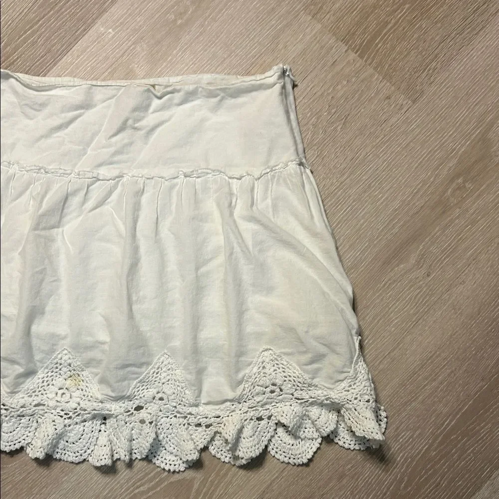 Vintage Old Navy White Crochet Hem Mini Skirt